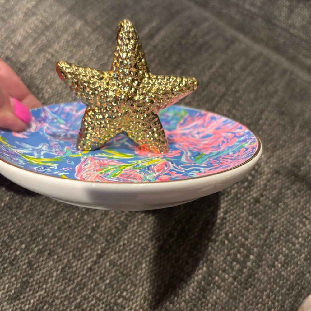 Lilly Pulitzer Coral Reef Starfish Ring Holder Trinket Dish in ceramic and Gold - Picture 2 of 3
